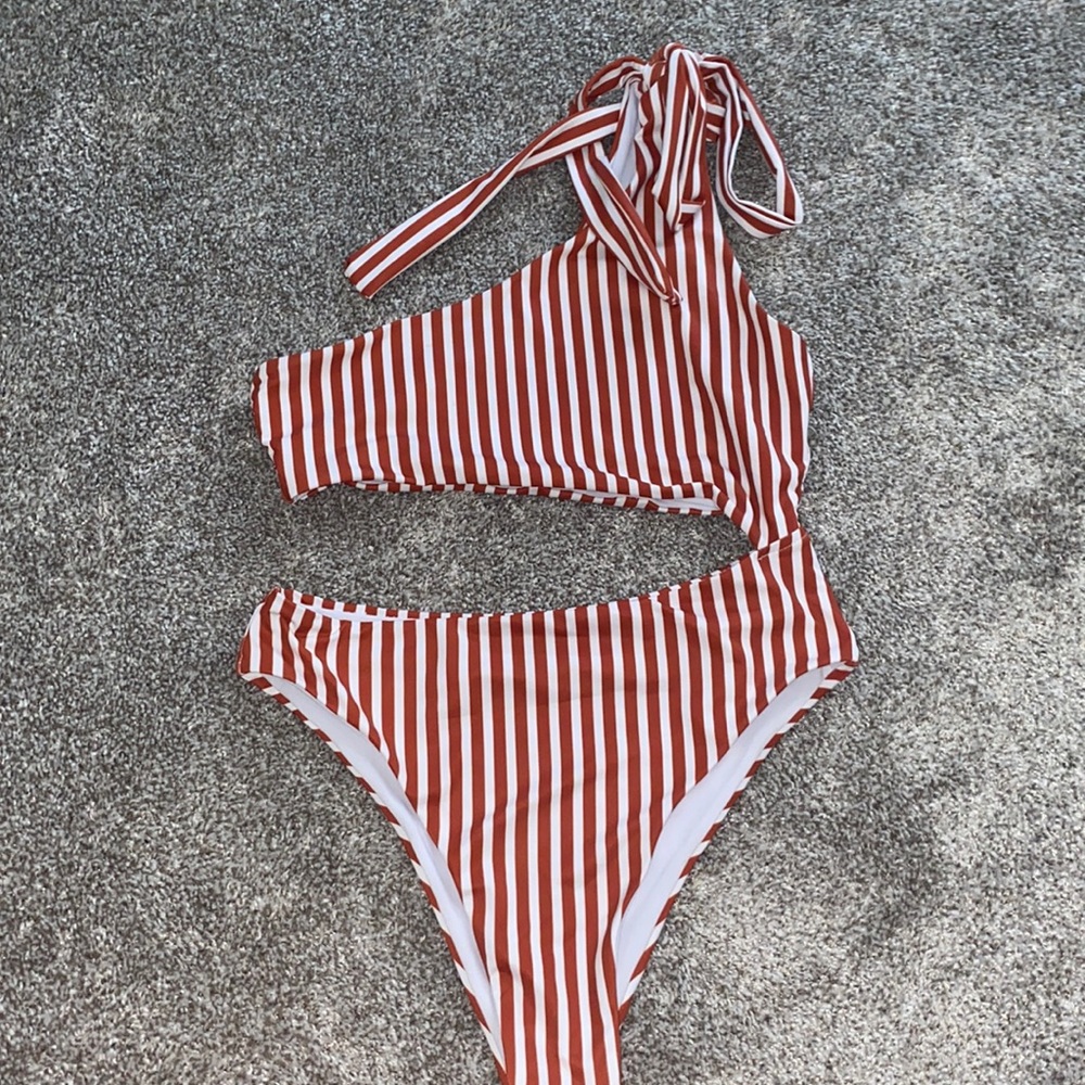 One piece swim